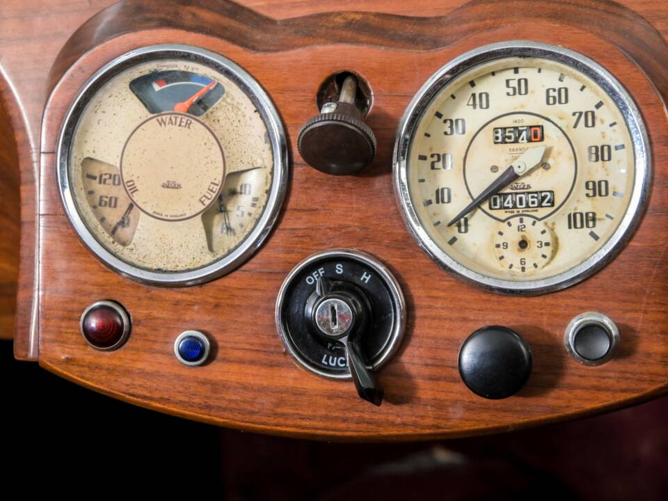 Image 23/50 of Triumph 1800 Roadster (1947)