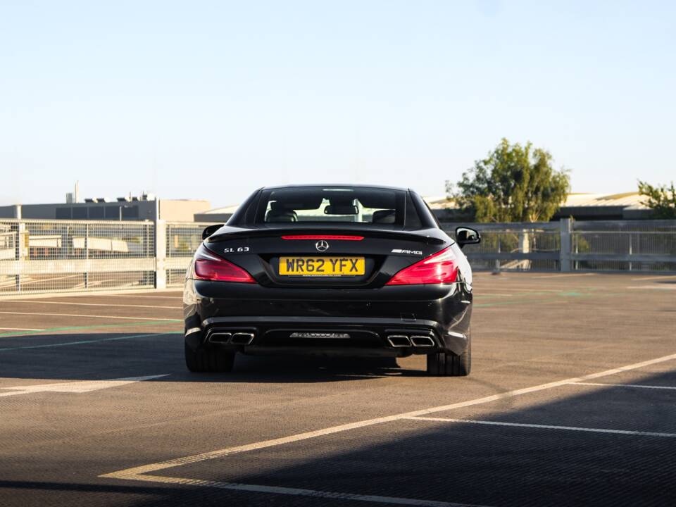Image 11/33 de Mercedes-Benz SL 63 AMG (2012)