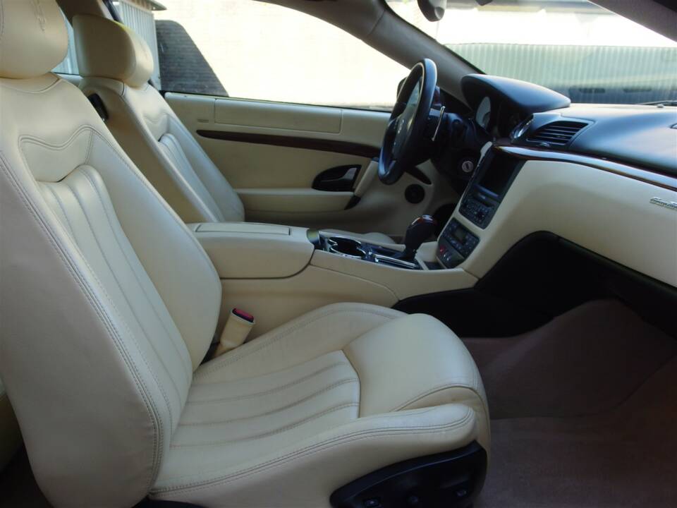 Image 49/98 of Maserati GranTurismo 4.2 (2008)