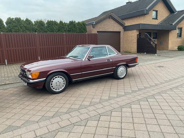 Image 9/9 of Mercedes-Benz 560 SL (1985)