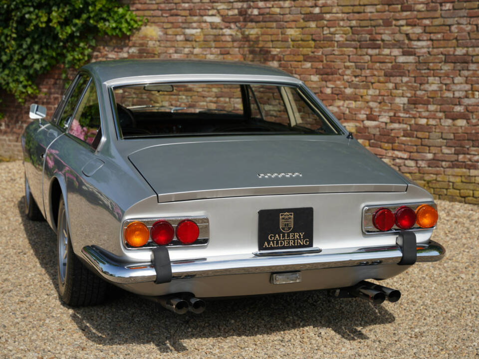 Image 32/50 de Ferrari 365 GT 2+2 (1970)