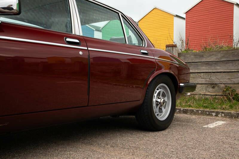 Image 47/50 of Daimler Double Six (1983)