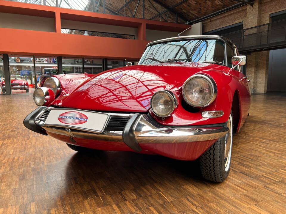 Image 2/37 of Citroën ID 19 (1967)