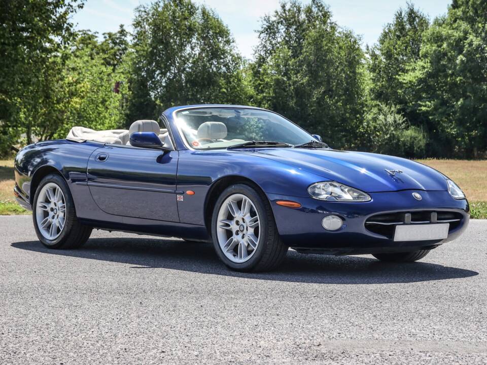 Image 1/36 of Jaguar XK8 4.0 (2001)
