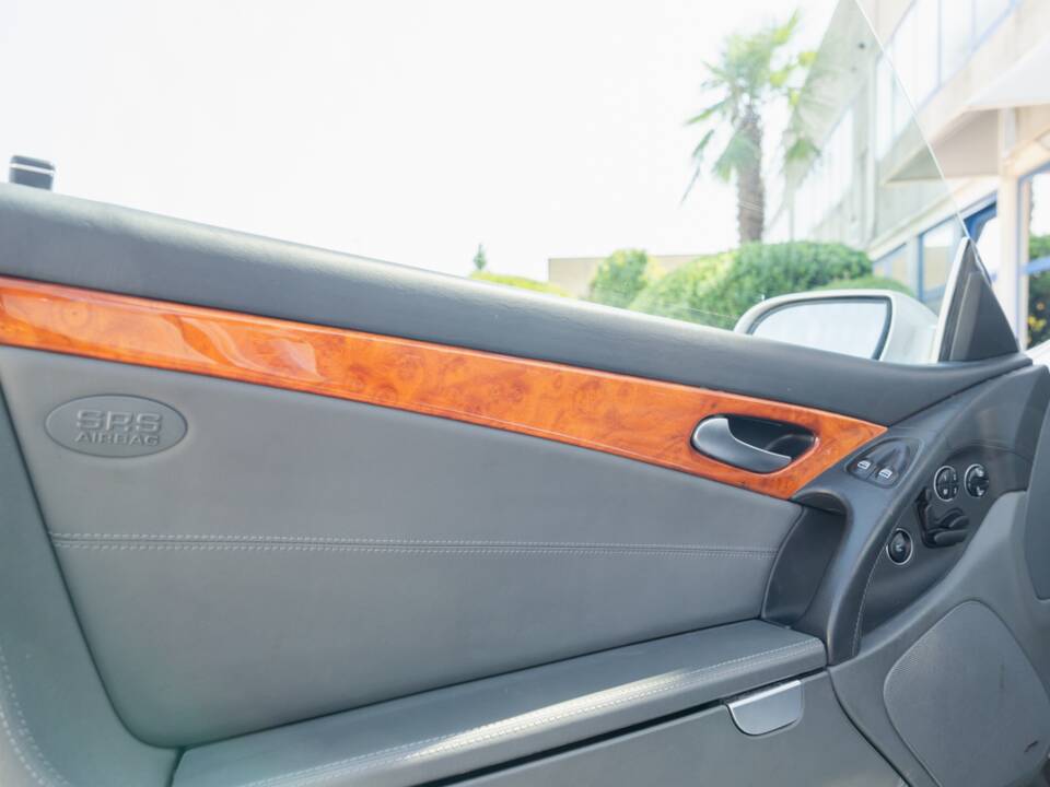 Image 57/86 de Mercedes-Benz SL 500 (2002)