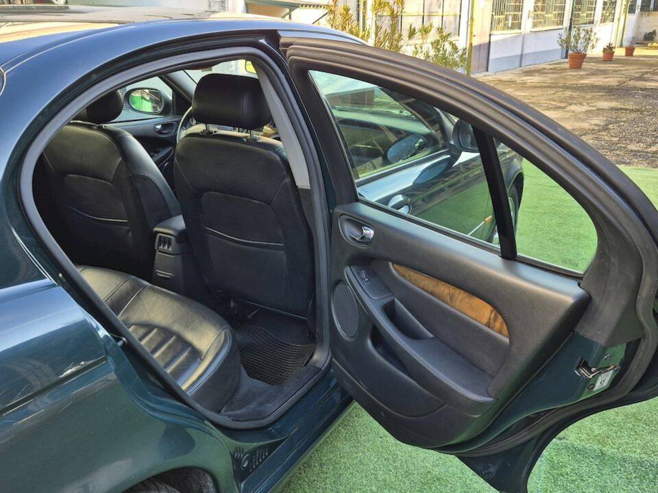 Imagen 32/45 de Jaguar X-Type 2.5 V6 (2002)