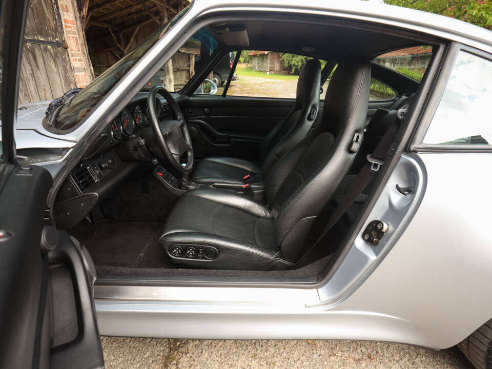 Image 11/90 de Porsche 911 Carrera 4S (1996)