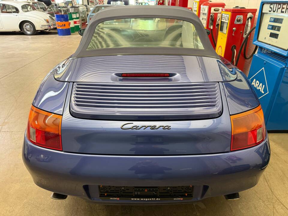 Image 16/23 of Porsche 911 Carrera (1998)