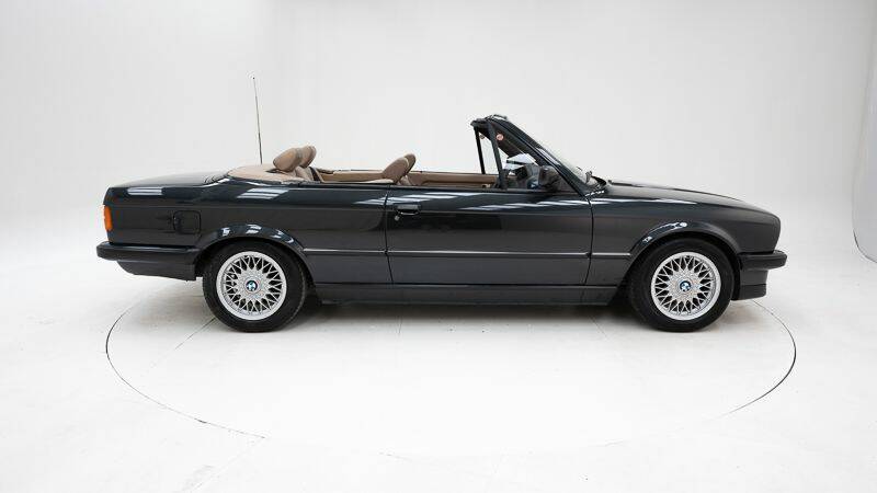 Image 9/15 of BMW 320i (1990)
