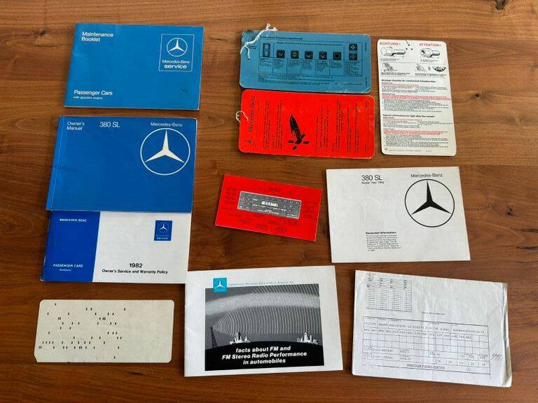 Image 28/28 of Mercedes-Benz 380 SL (1981)