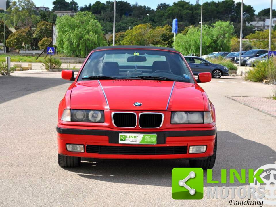 Image 3/10 de BMW 318i (1994)