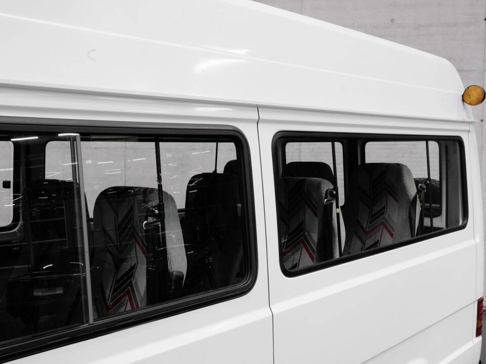 Immagine 33/43 di Mercedes-Benz MB 100 D lang (1993)
