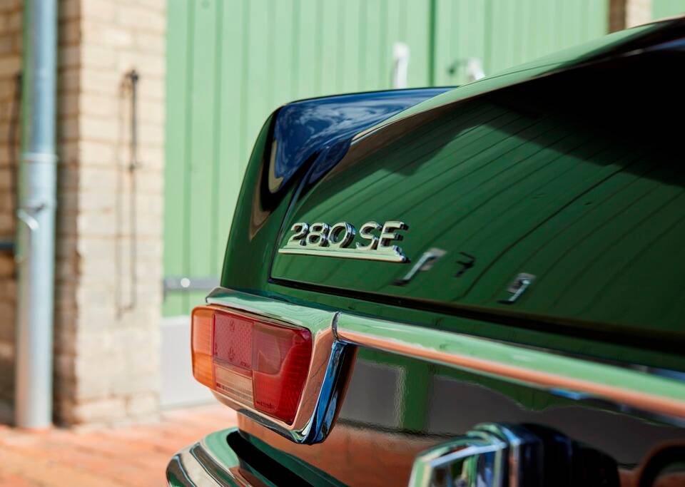 Image 35/188 of Mercedes-Benz 280 SE 3,5 (1971)