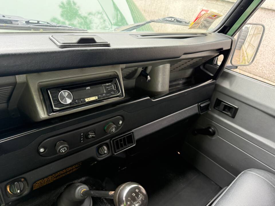Image 22/35 de Land Rover Defender 90 (1998)