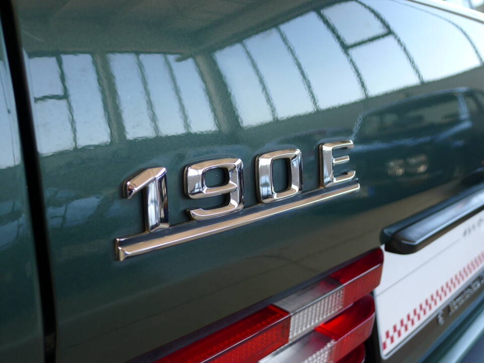 Bild 17/37 von Mercedes-Benz 190 E (1989)