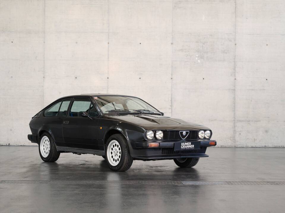 Bild 19/48 von Alfa Romeo GTV 6 2.5 (1981)