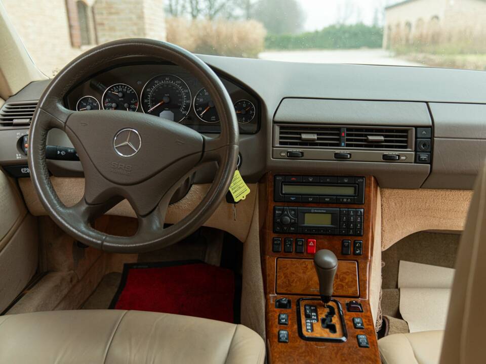 Image 43/50 of Mercedes-Benz SL 500 (1999)