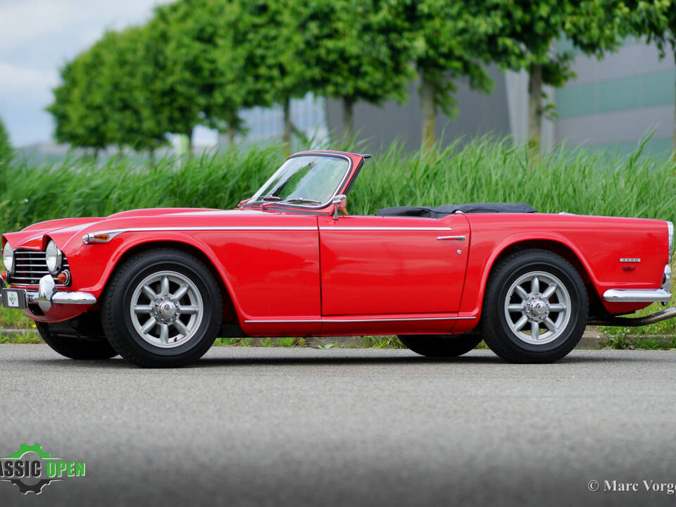 Image 16/35 of Triumph TR 5 PI (1968)