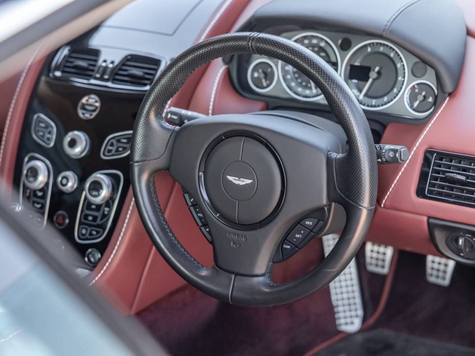 Image 43/50 of Aston Martin V12 Vantage S (2017)