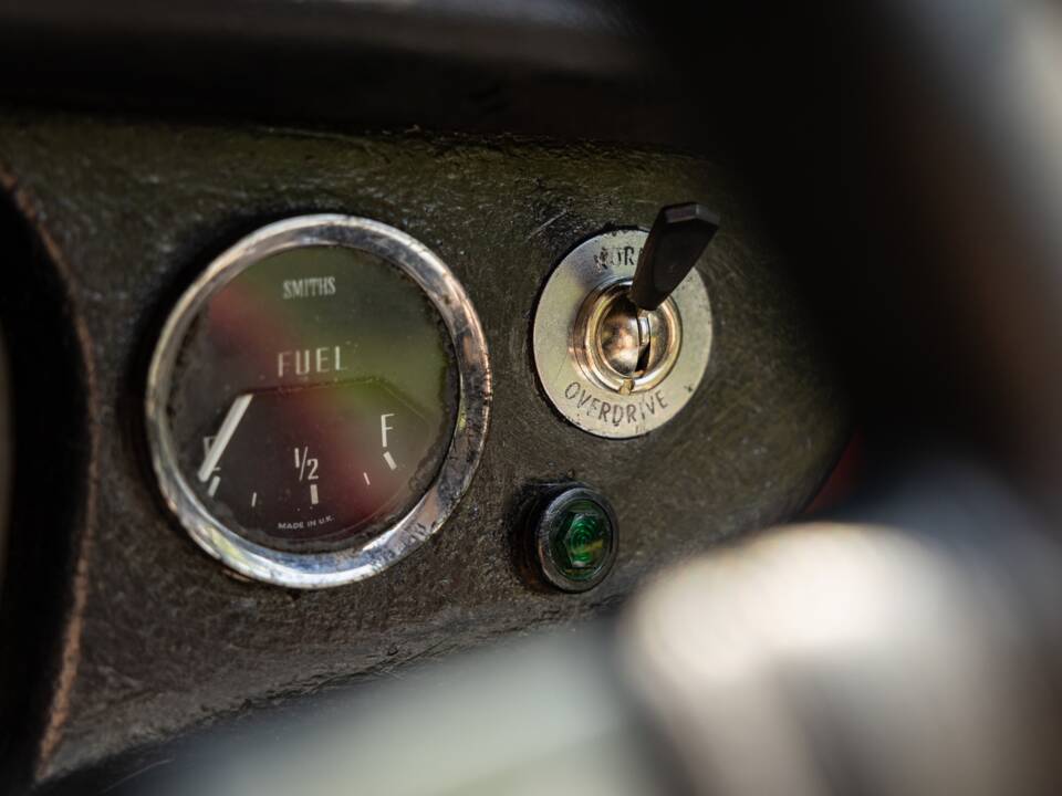 Image 40/50 of MG MGB GT (1970)