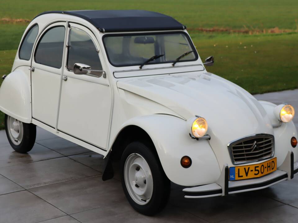 Image 36/50 of Citroën 2 CV 6 (1985)