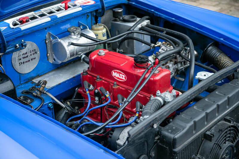 Image 23/45 of MG MGB GT (1964)