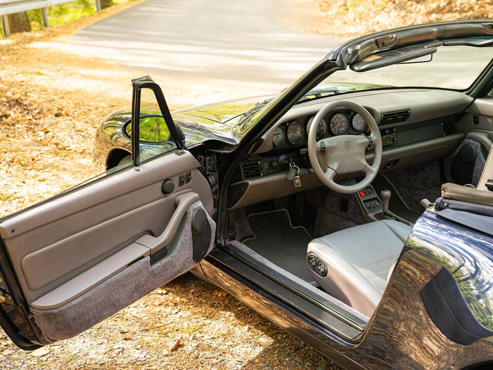 Immagine 25/47 di Porsche 911 Carrera (1994)