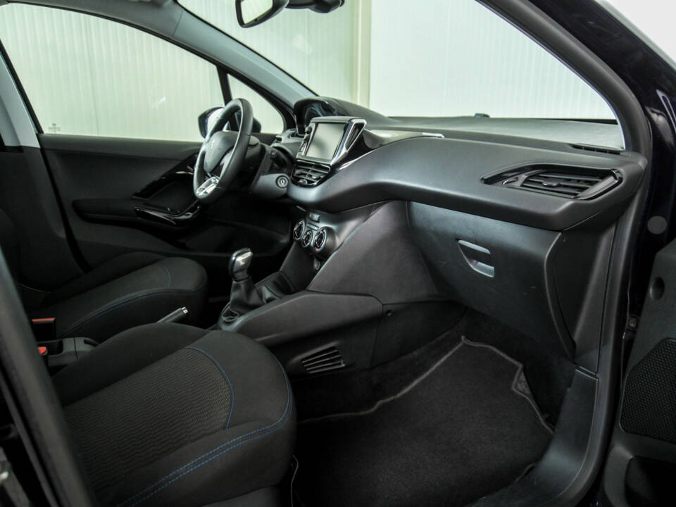 Image 12/50 of Peugeot 208 1.2 PureTech 82 (2019)