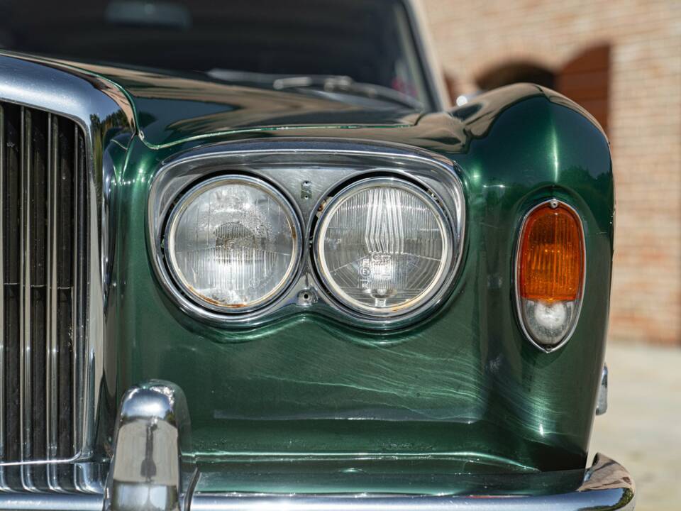 Image 13/50 of Bentley T 1 (1973)
