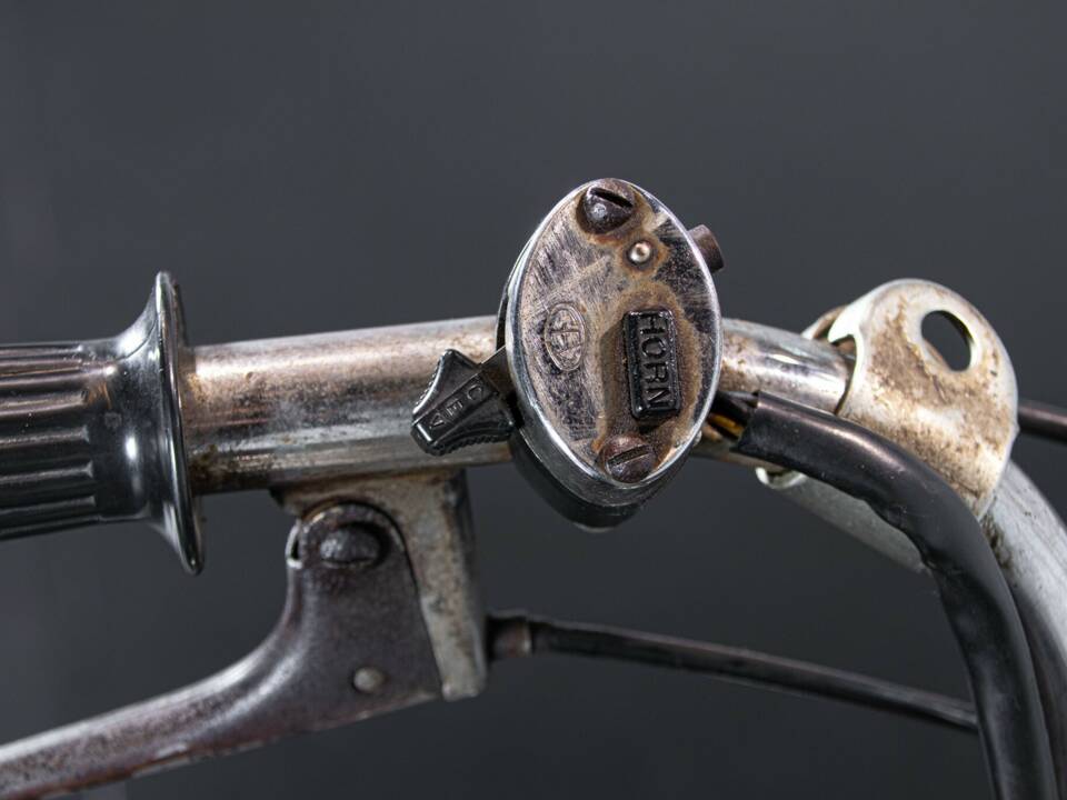 Image 43/50 of Oemmeci DUMMY (1978)