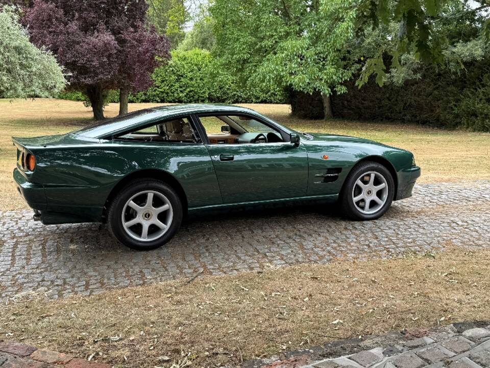 Image 11/30 of Aston Martin V8 Coupé (1996)