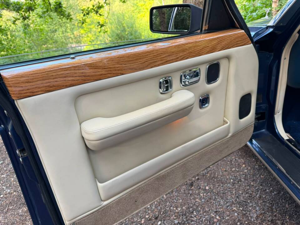 Image 22/46 of Rolls-Royce Silver Spirit III (1996)