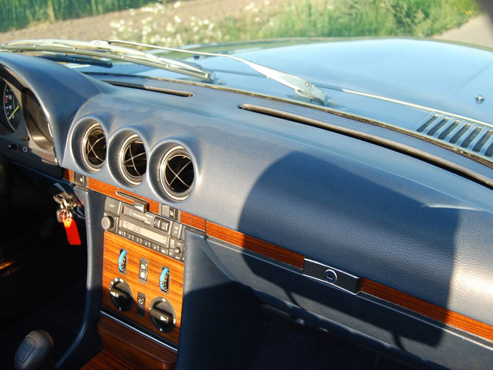 Image 63/87 of Mercedes-Benz 280 SL (1982)