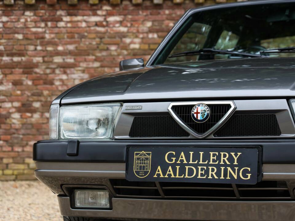 Image 19/50 of Alfa Romeo 75 3.0 V6 QV (1988)