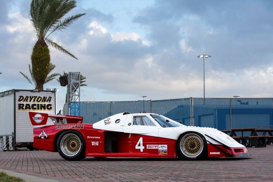 Image 13/28 of Lola T711 (1984)