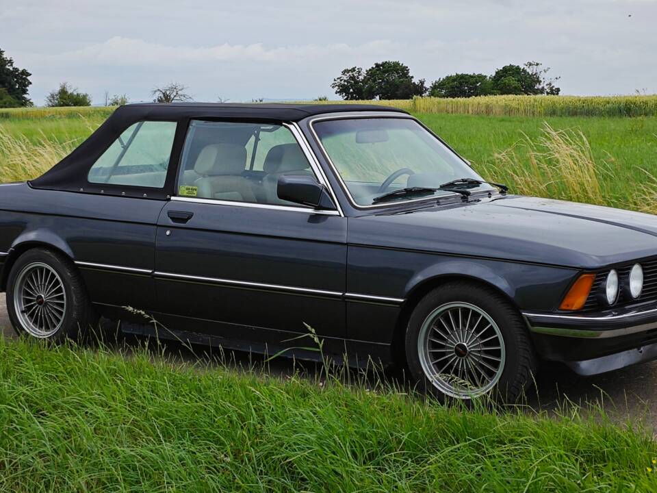 Image 21/21 of BMW 323i (1982)