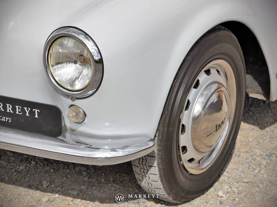 Image 13/70 of Lancia Aurelia B24 Convertible (1957)