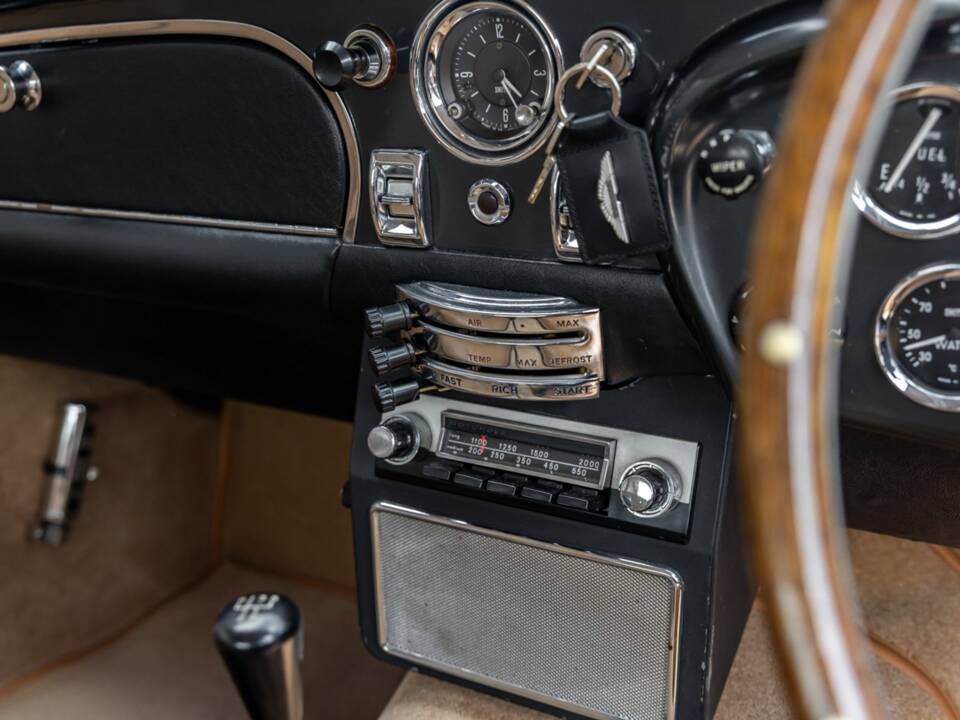Bild 32/50 von Aston Martin DB 6 Vantage (1969)