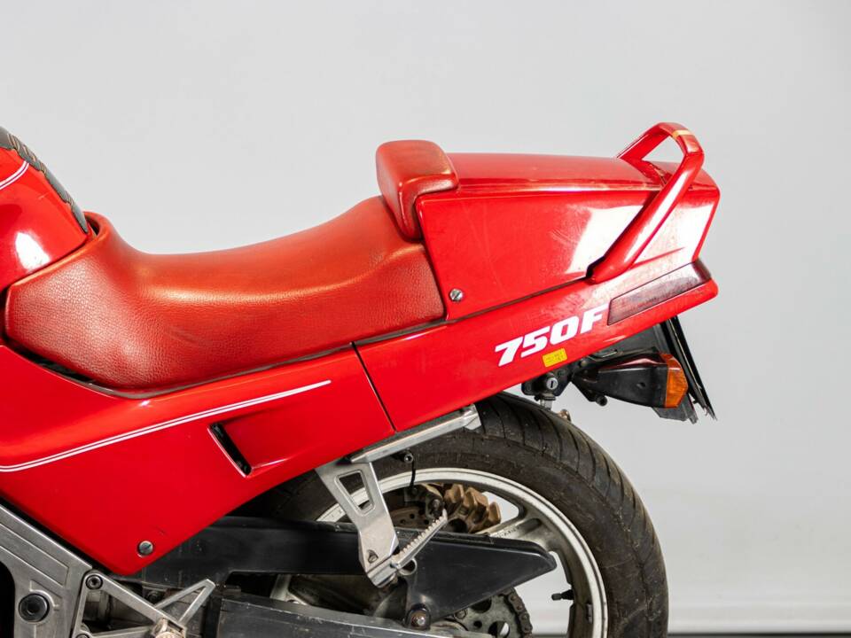 Imagen 11/50 de Honda VFR 750R RC 30 (1988)