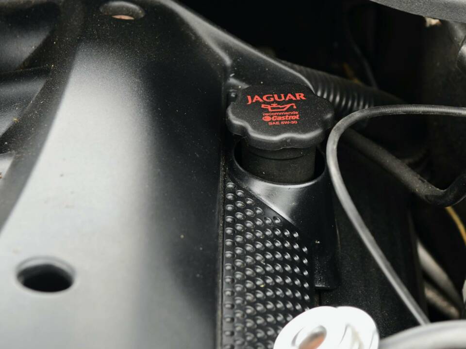 Image 35/50 of Jaguar XJ 8 4.2 (2008)