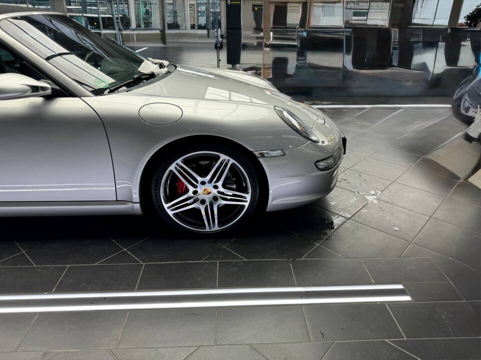 Image 3/59 of Porsche 911 Carrera S (2006)
