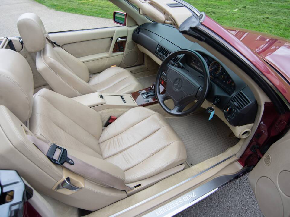 Image 11/28 of Mercedes-Benz 500 SL (1992)