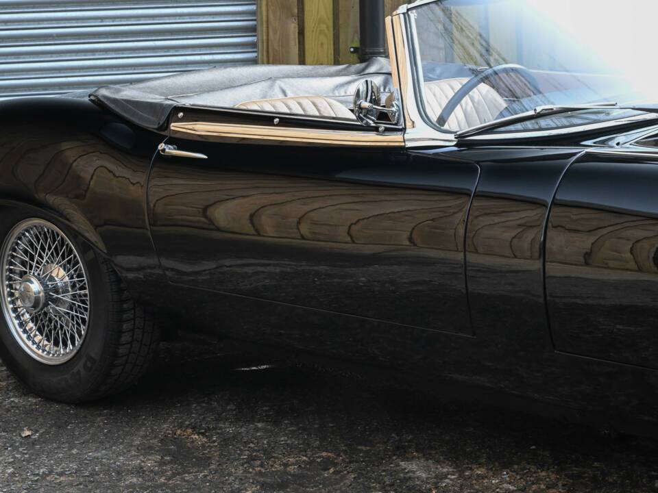 Image 19/50 de Jaguar Type E V12 (1974)