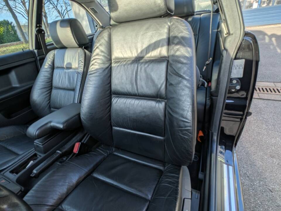 Immagine 2/72 di BMW 328i (1996)