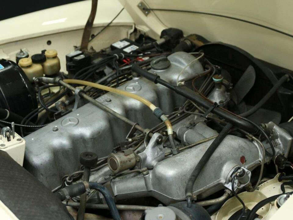 Imagen 20/30 de Mercedes-Benz 280 SL (1971)