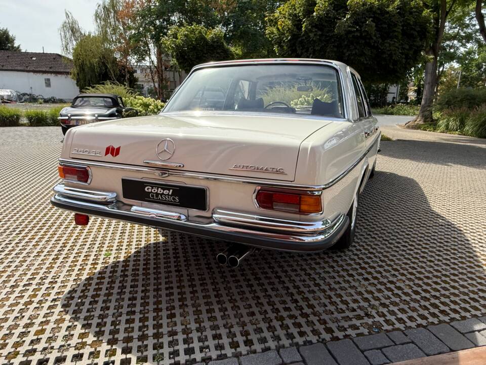 Image 13/54 de Mercedes-Benz 280 SE 3,5 (1970)