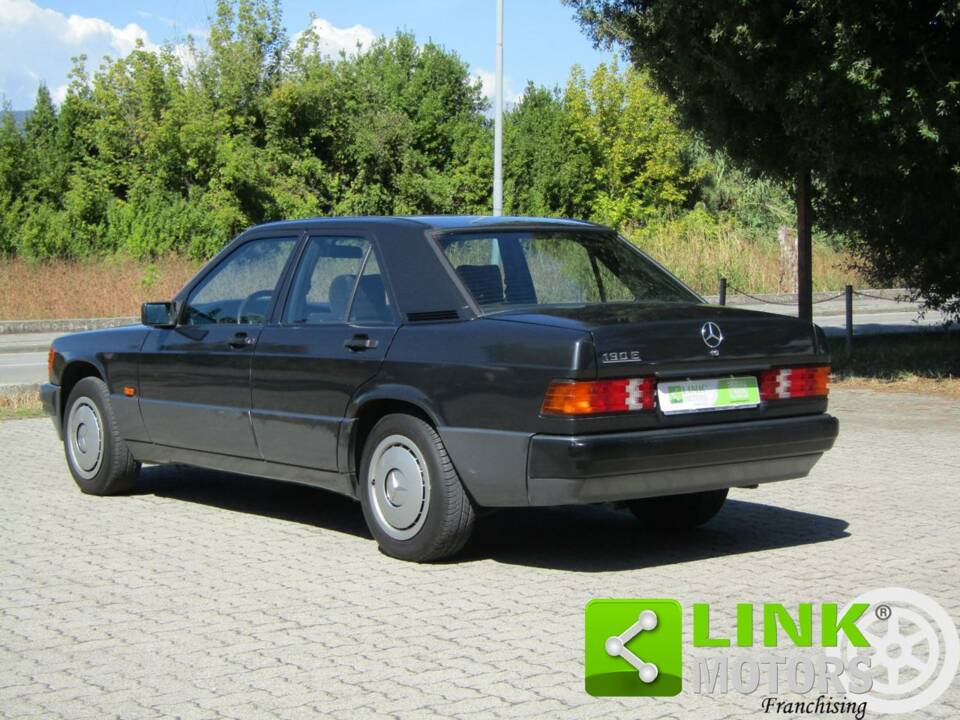 Bild 4/10 von Mercedes-Benz 190 E 1.8 (1993)