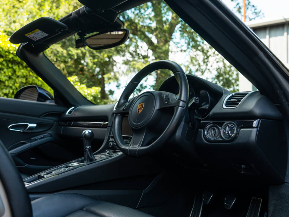 Image 43/47 of Porsche Boxster (2016)