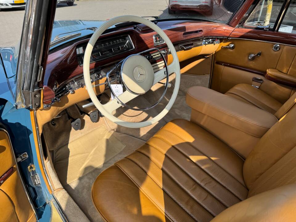 Afbeelding 7/16 van Mercedes-Benz 220 SE (1960)