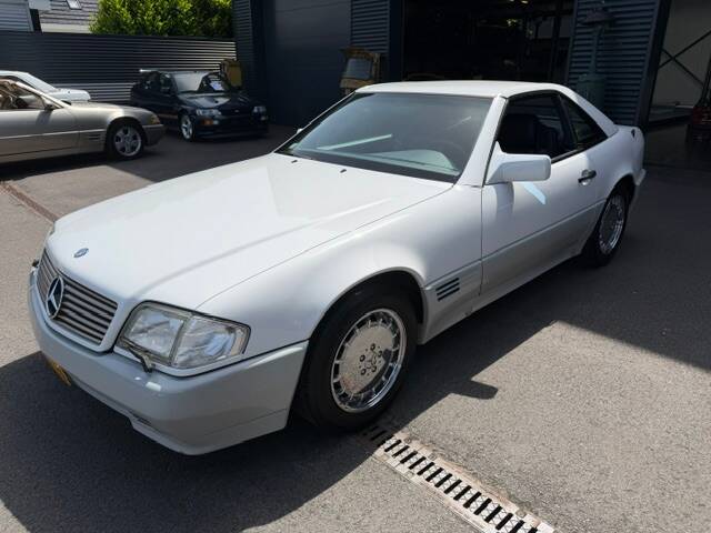 Image 1/20 of Mercedes-Benz 300 SL-24 (1992)